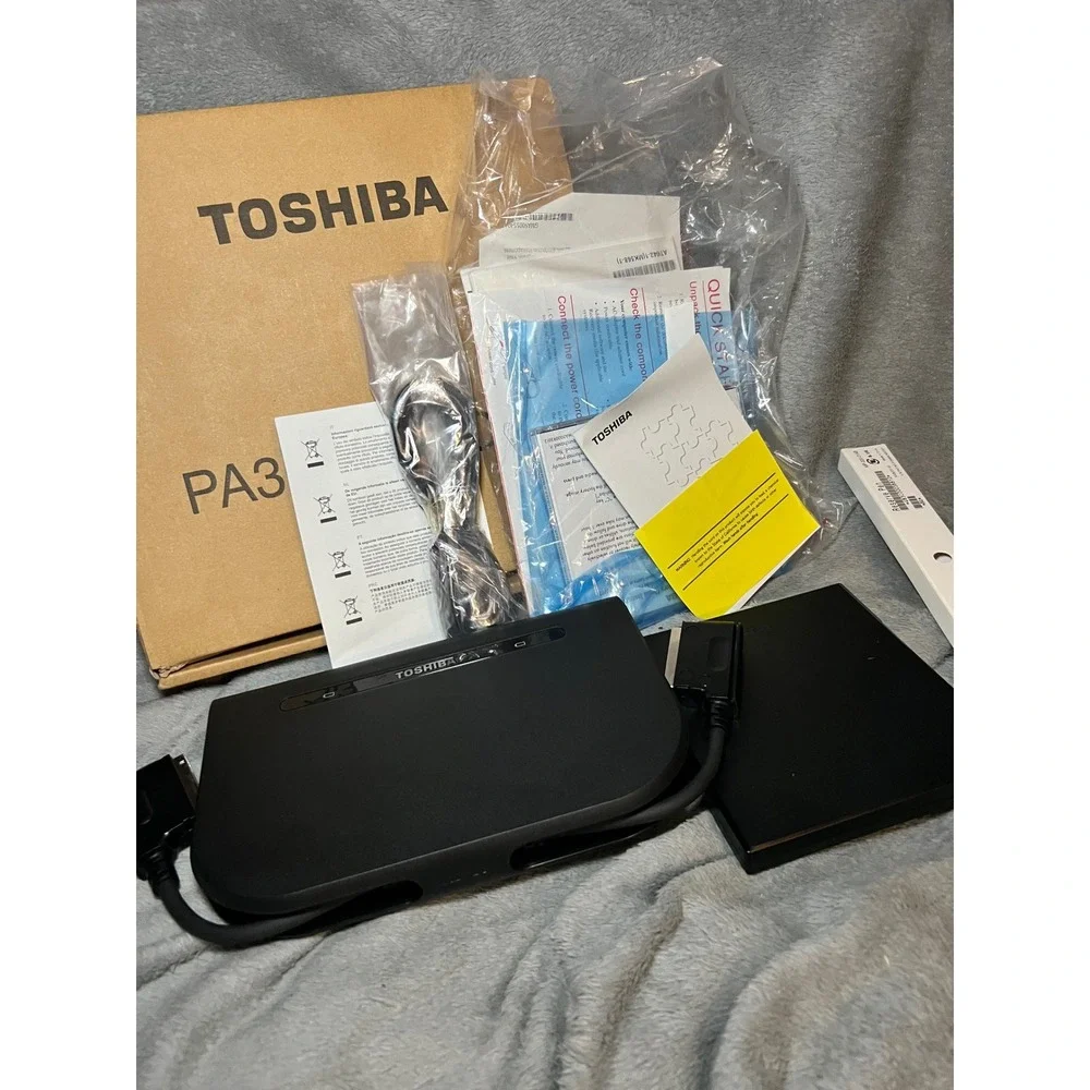Toshiba PA3091U-2CHG Battery Charger Dock Portégé M700 Series w/ Recovery Discs